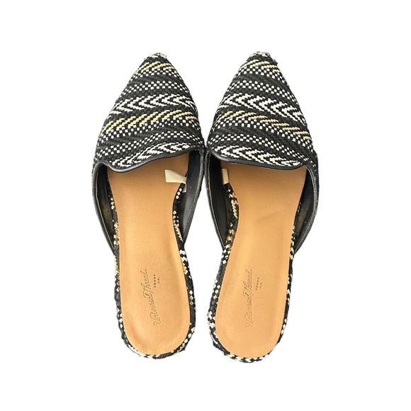 Universal Thread Goods Co Black White Slide Aztec Flats Pointed Toe Size 7 - Picture 3 of 12